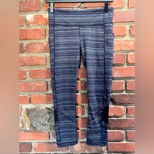 Lululemon Athletica Women’s crop legging mesh detail navy/black‎ stripes size 6